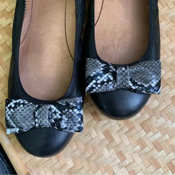 Vionic Zelda Flats Leather Snake Print Bow Flats - Picture 5 of 11